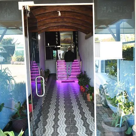 Bardhi Hotel 4*